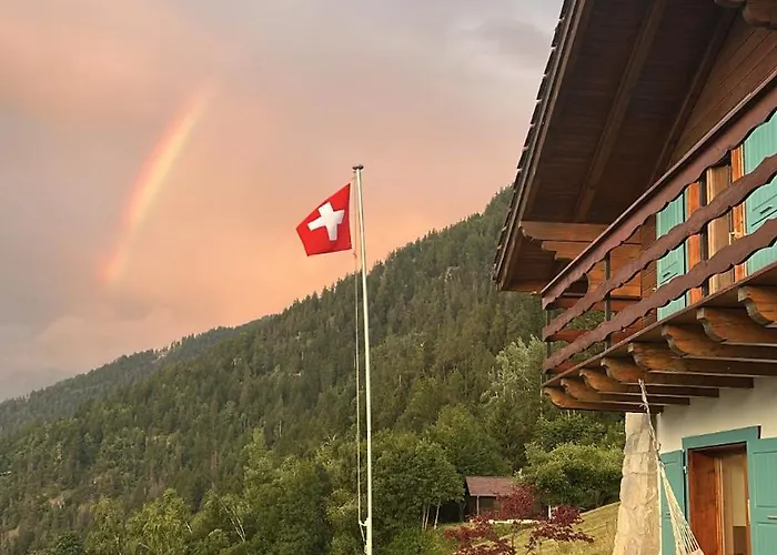 Chalé L'aiglon Valais - Vue, Confort, Jacuzzi Grône